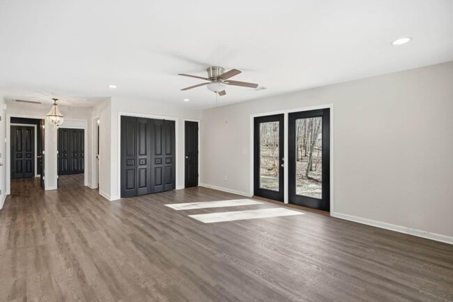 Building Photo - 7621 Maple Pl