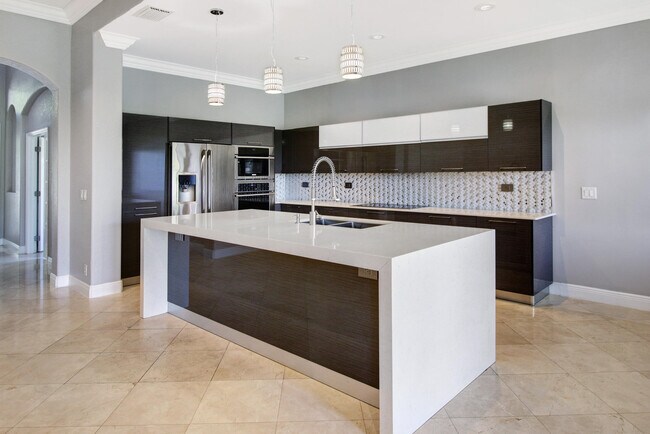 Building Photo - 12370 NW 78th Manor