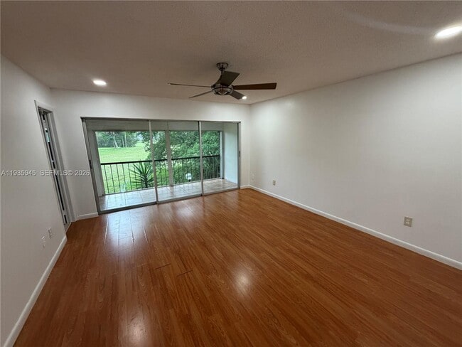 Building Photo - 3962 Inverrary Dr