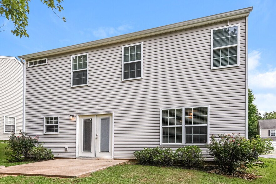 Building Photo - 120 Holly Mill Village Dr