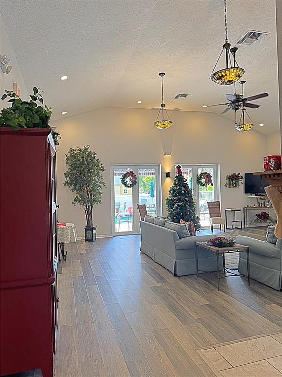 Building Photo - 1200 Country Club Dr