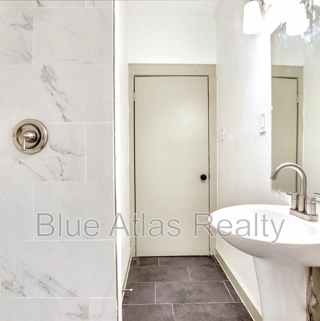 Building Photo - 2936 Purington Ave