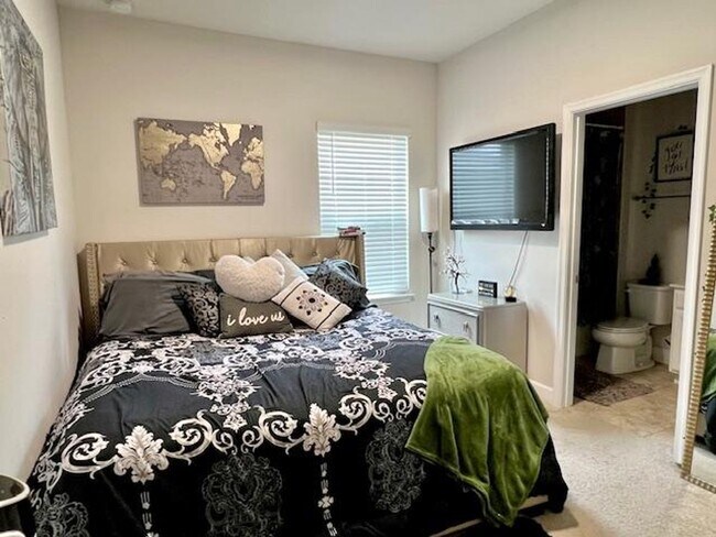 Building Photo - Open concept home offering four bedrooms, three baths, a two car garage and open lanai.