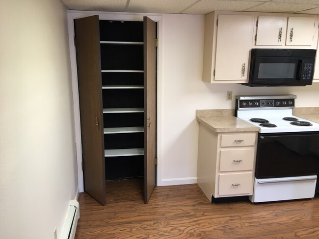 Building Photo - 201 E 6th Ave