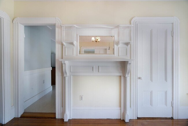 Building Photo - 2 Messervy St