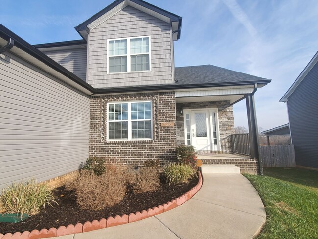 Building Photo - $2100 Executive 3 Bed 2.5 Bath with Bonus ...