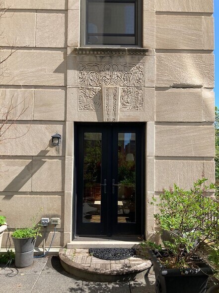 Exterior Door Private Terrace - 2000 N Lincoln Park W