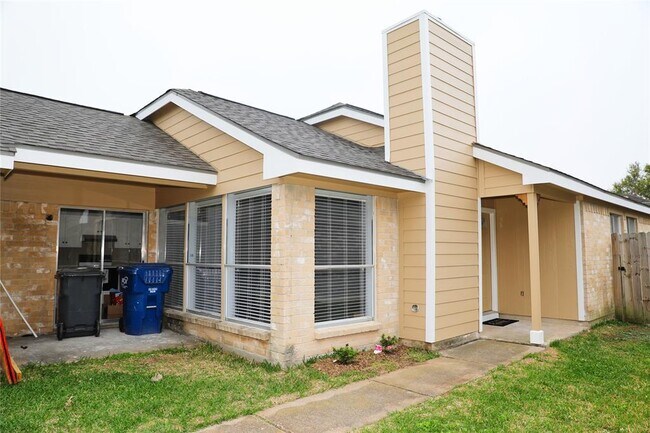 Building Photo - 17427 Lobo Trail