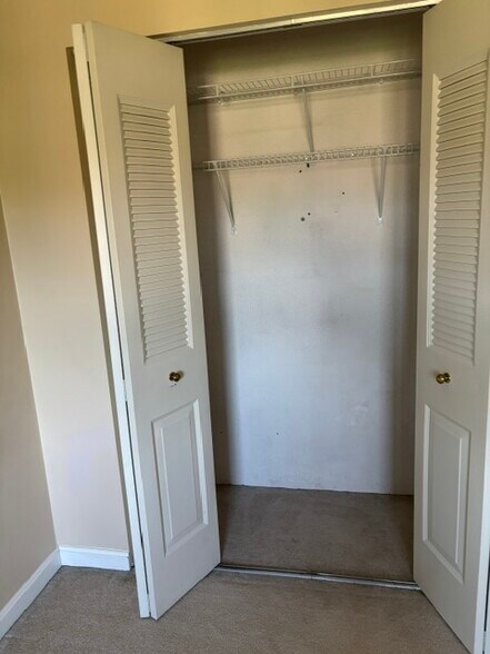 Building Photo - 16 Kenmar Dr