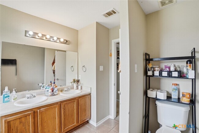 Building Photo - 2900 Blackburn Dr