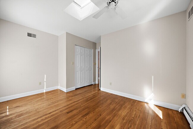 Building Photo - 1516 N Clayton St