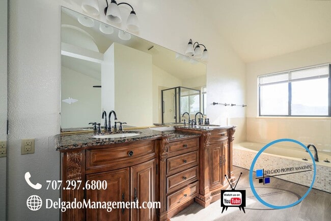 Building Photo - Gorgeous Glen Cove 4 bedroom home.