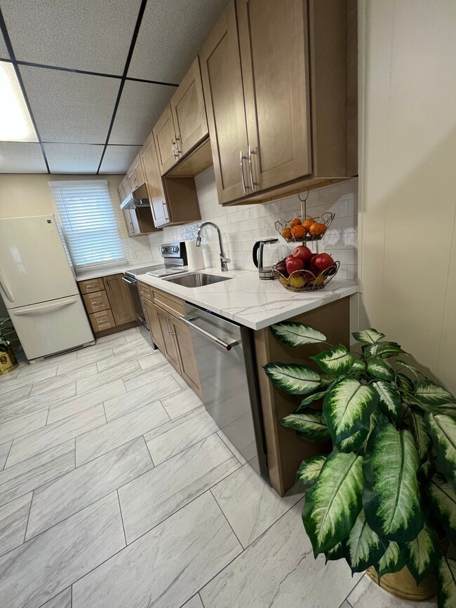 Building Photo - 7902 Richfield Rd