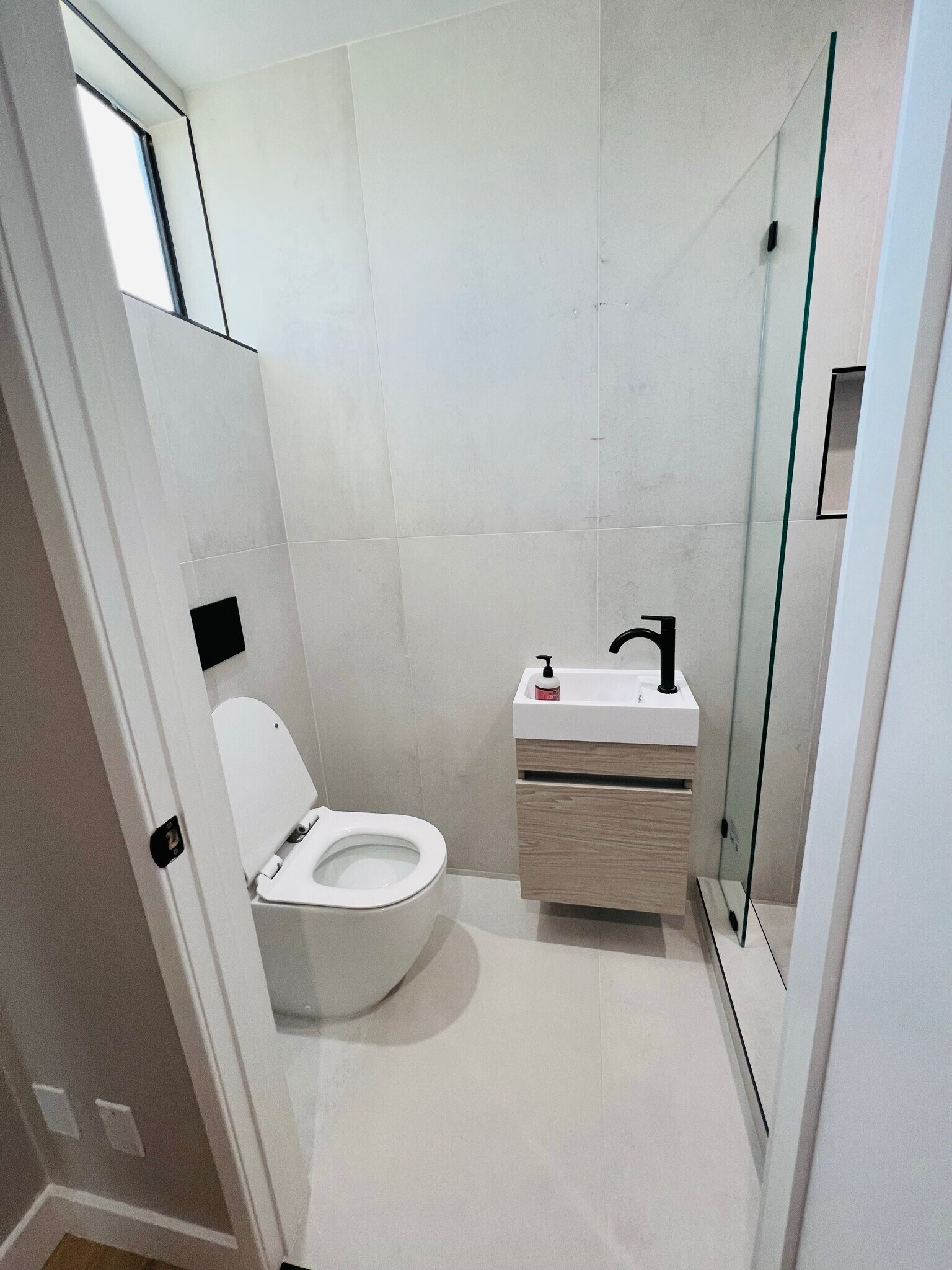 Bathroom (en suite with bedroom 1) - 869 S Wooster St