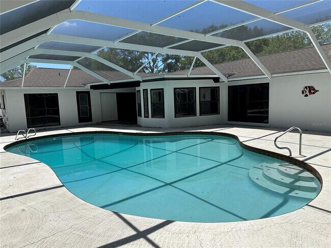 Building Photo - 701 Bluff View Dr