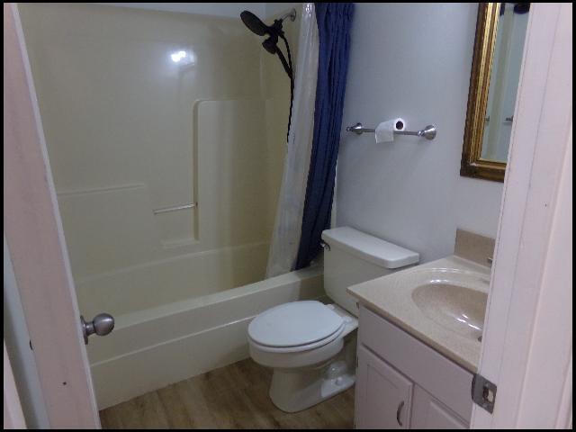 Building Photo - 400 Maxine Ave