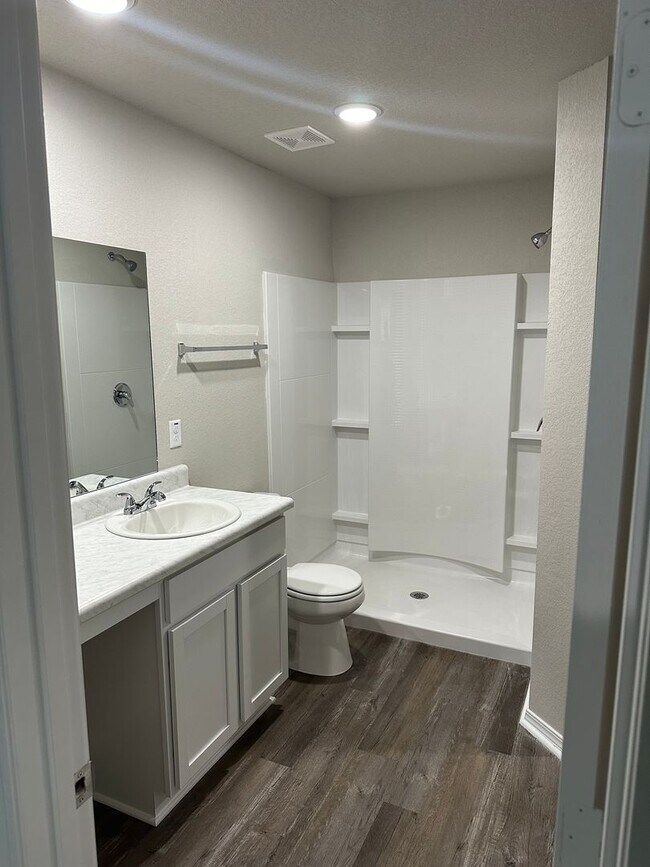 Building Photo - *Preleasing* NEW Four Bedroom | Two Bath Home in White Oak Crossing