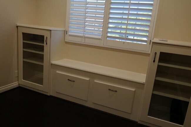 Building Photo - 14049 Claremont Ln