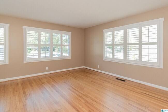 Building Photo - 615 Broadway St