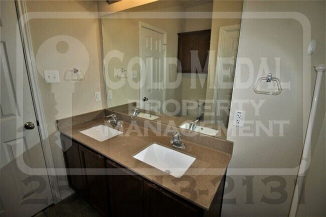 Building Photo - Beautiful 3-bedroom, 2-bathroom home with a 2-car garage now available for rent!
