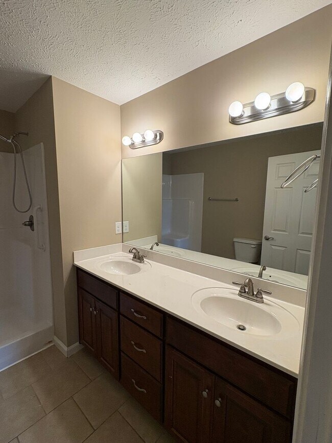 Building Photo - Cute 3 Bedroom Brick Home in Manchester!