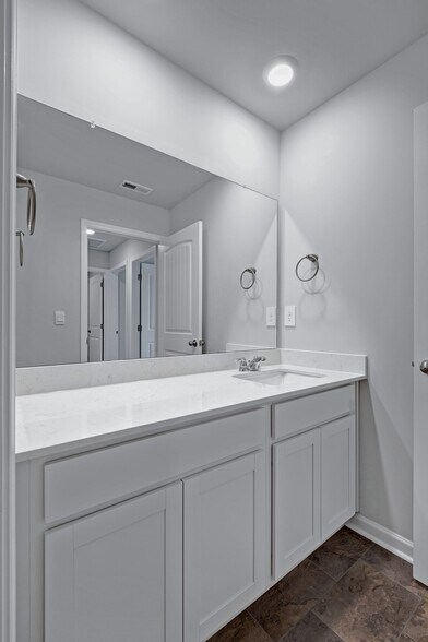 Secondary Bathroom - 901 Brooklyn Crossing Rd