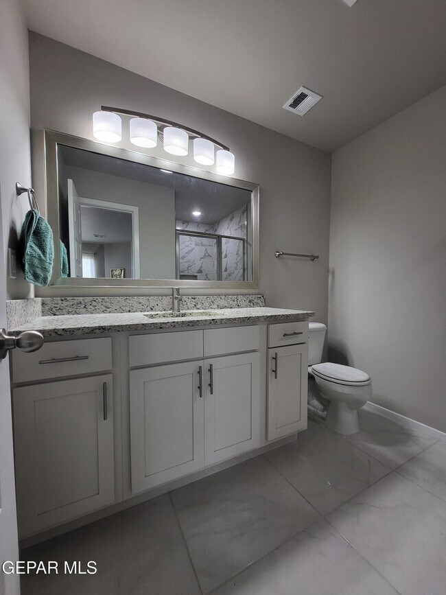 Building Photo - 13865 Lorenz Ave