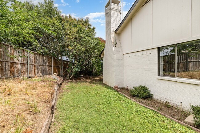 Building Photo - 1700 Delaford Cir