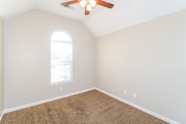 Building Photo - 10790 Wellington Dr