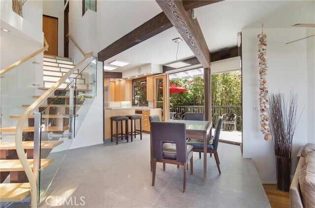 Building Photo - 785 Alta Vista Way