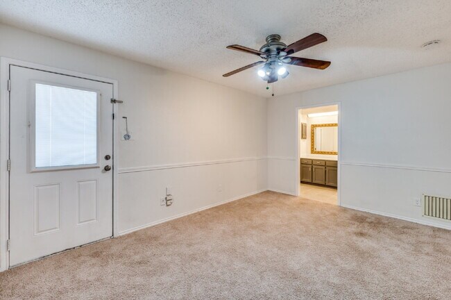 Building Photo - 6913 Sierra Dr