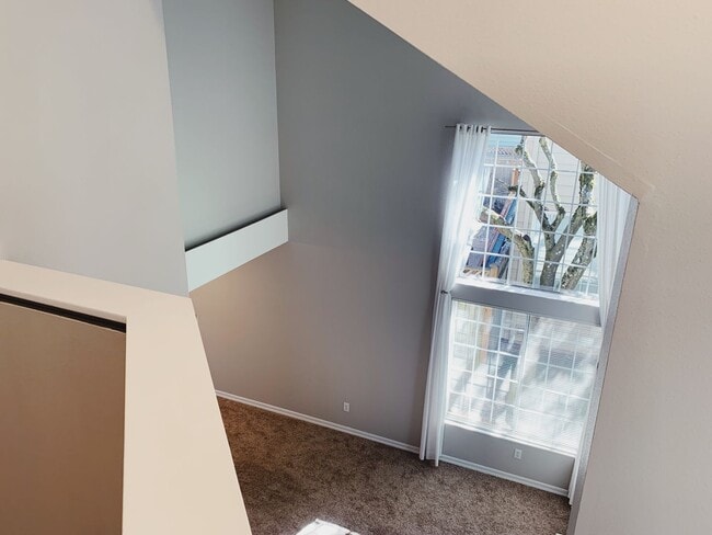 Building Photo - 3Bd/2.5Ba Kirkland Townhome