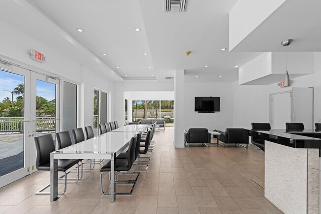 Building Photo - 2841 N Ocean Blvd