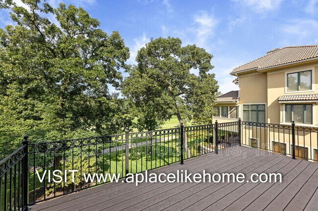 Building Photo - 16690 Country Club Dr