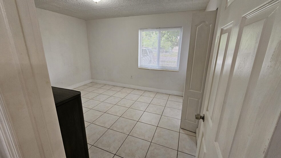 Building Photo - 3201 SW 98th Ave