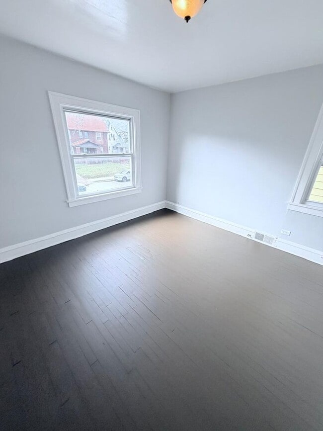 Building Photo - Spacious 4-Bedroom Single-Family Home with 2-Car Garage in Cleveland Heights