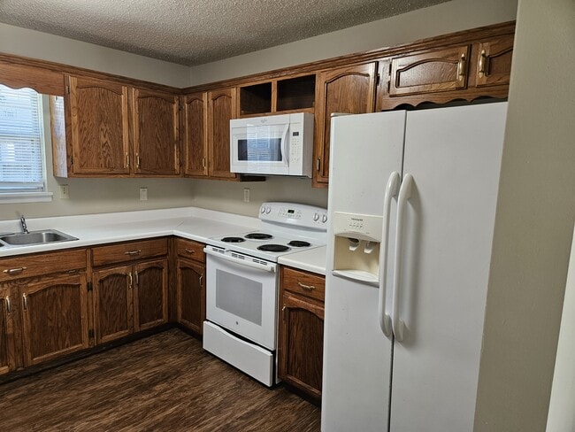 Building Photo - 104 Spring Hill Dr