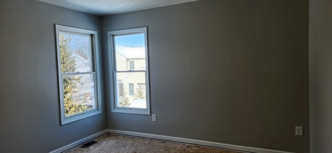 Building Photo - 431 Wheatfield Dr