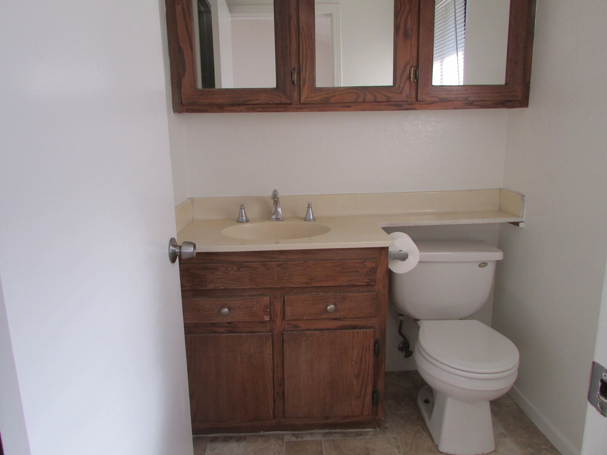 Bathroom 1 - 5271 Bishop St