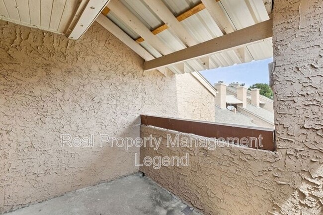 Building Photo - 5550 Spring Valley Rd