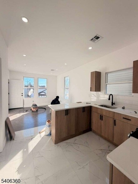 Building Photo - 69 Brookdale Ave