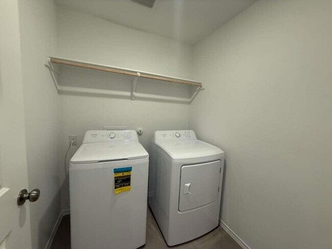 Building Photo - 569 Sormonne Lp