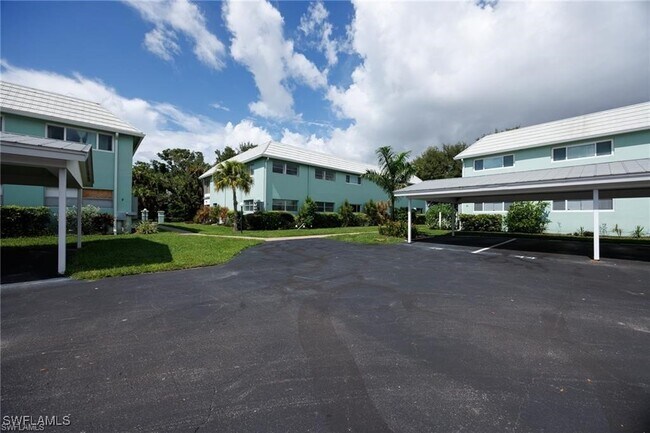 Building Photo - 3225 E Riverside Dr