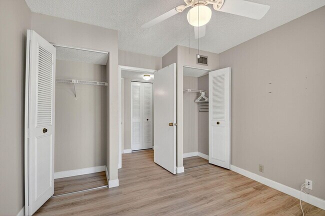Building Photo - 805 Sky Pine Way