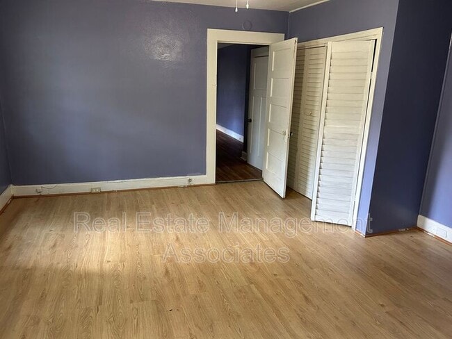 Building Photo - 1102 Meriwether St