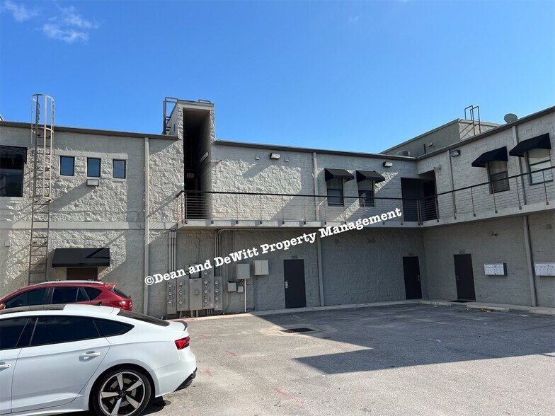 Building Photo - 2 Bed/2 Bath