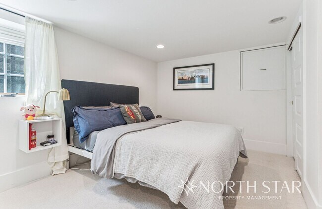 Building Photo - Beautifully Remodeled Classic Craftsman in Prime Portland Location