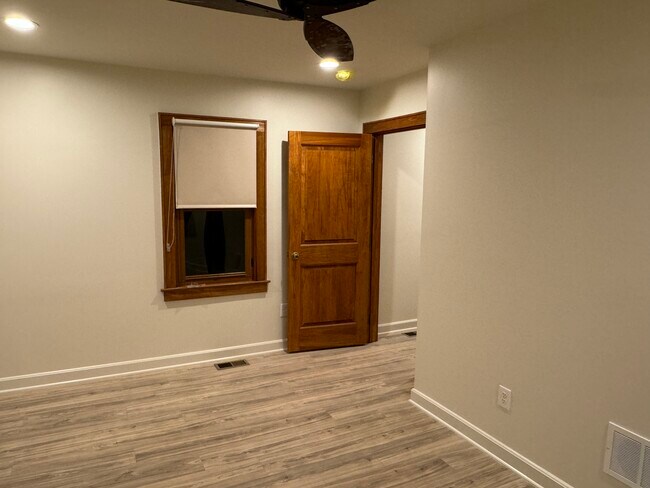 Building Photo - 1612 N Star Ave