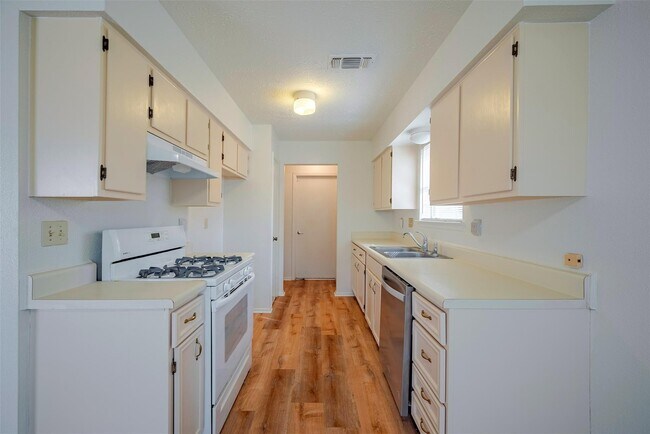 Building Photo - 10906 Maple Rock Dr