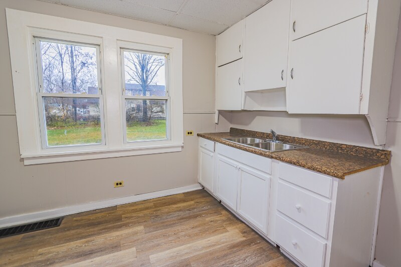 Building Photo - 3862 E 57th St